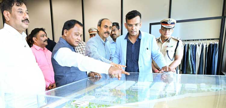 CM Majhi Visits Industrial Units