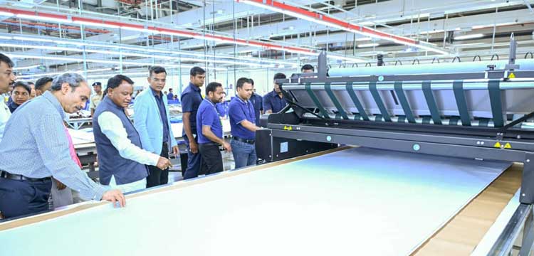 CM Majhi Visits Industrial Units