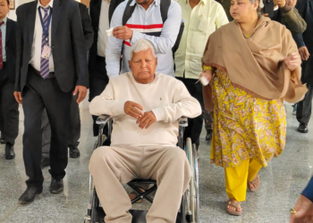New Delhi: Rashtriya Janata Dal (RJD) National President Lalu Prasad Yadav, accompanied by his daughter and party MP Misa Bharti, appears before the Rouse Avenue Court in connection with the land-for-job case registered by the CBI, in New Delhi on Monday, February 16, 2026. (Photo: IANS)