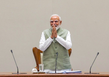 New Delhi: Union Cabinet members pass a resolution applauding Prime Minister Narendra Modi for becoming the longest-serving elected Prime Minister for consecutive terms and give him a standing ovation during a meeting in New Delhi on Wednesday, June 10, 2026. (Photo: IANS)