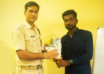 Puri SP Felicitates Cab Driver