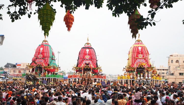 Lakhs Of Devotees Offer Prayers Before Sibling Deities At Gundicha Temple