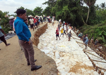 Large Baitarani Embankment Breach Repaired In Jajpur