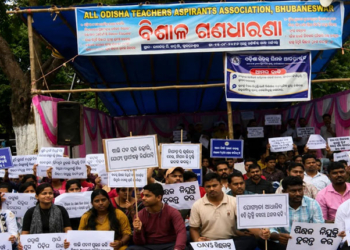 Teacher Aspirants Stage Protest In Bhubaneswar