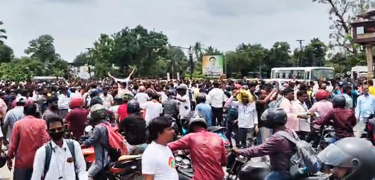 Ride-Hailing Strike Enters 3rd Day In Bhubaneswar, Commuters Bear The Brunt
