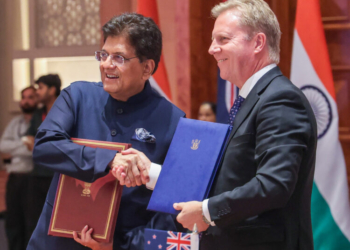 New Delhi: Union Minister Piyush Goyal and New Zealands Minister for Trade and Investment Todd McClay exchange an official document during the India-New Zealand Business Forum in New Delhi on Monday, April 27, 2026. (Photo: IANS/Prem Nath Pandey)