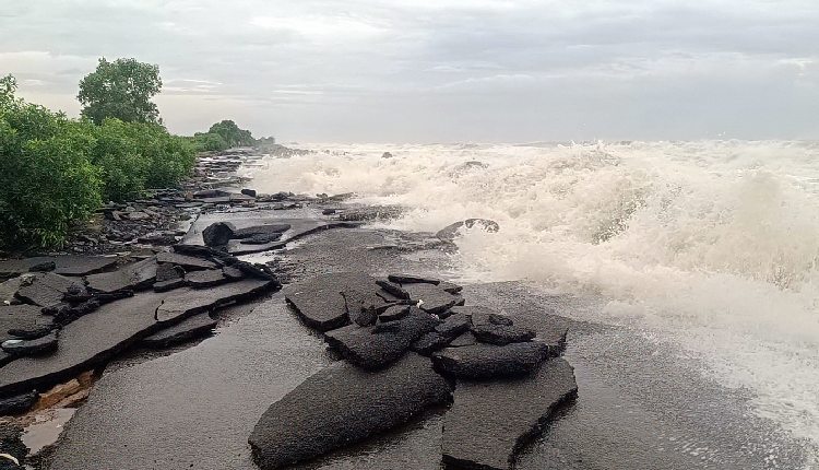 Kakinada: Uppada Beach